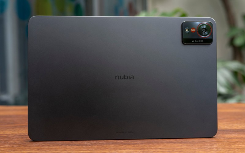 Thiết kế sang trọng và mỏng nhẹ