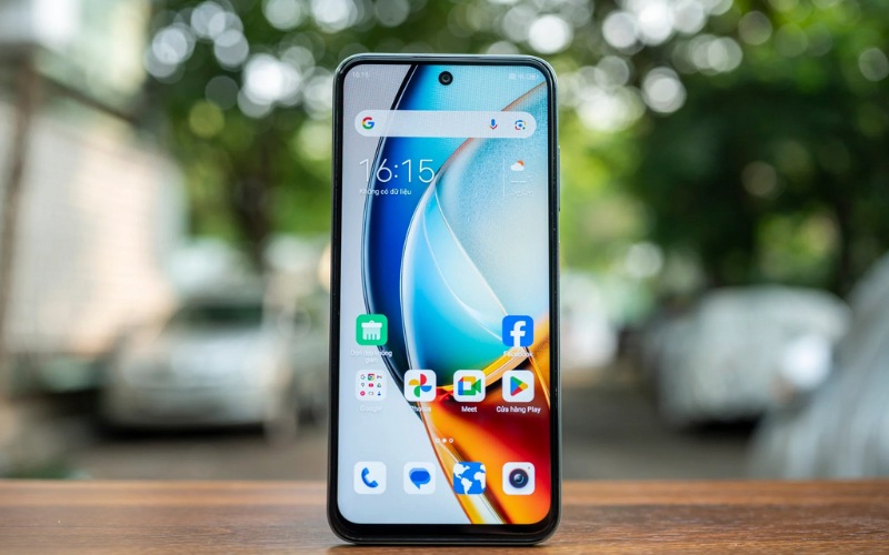 Màn hình LCD 120Hz mượt mà trong tầm giá