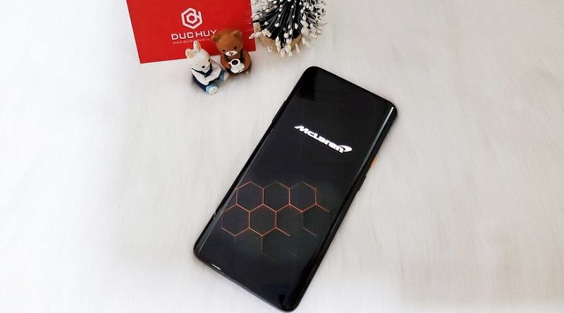 Màn hình của OnePlus McLaren