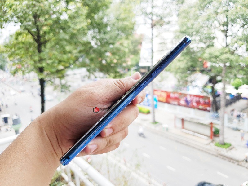 cạnh phải oneplus 7t pro