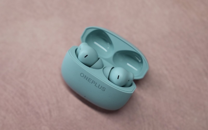 Thiết kế in-ear gọn nhẹ và khả năng kháng nước IP55