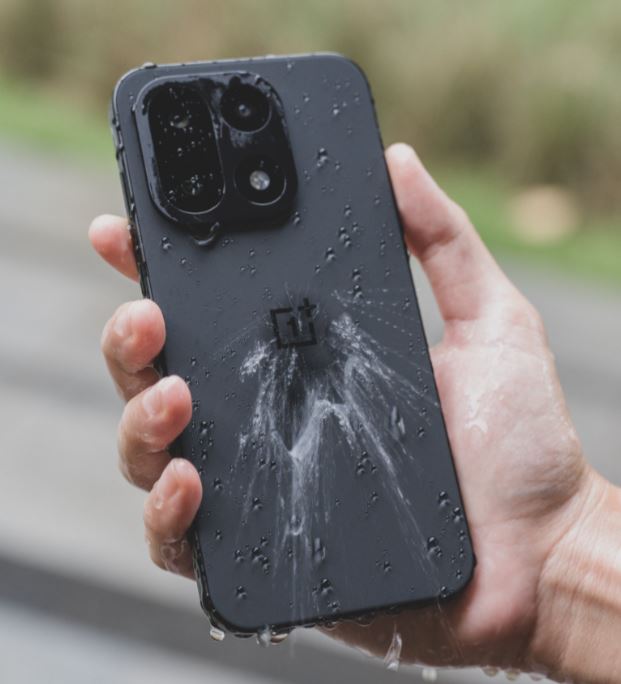 OnePlus 15 có khả năng kháng nước chuẩn IP68/IP69K