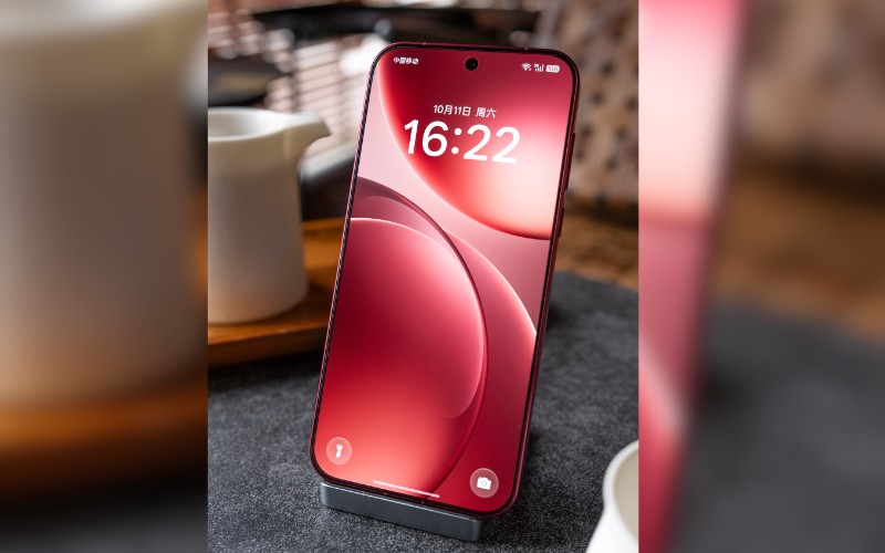 Màn hình LTPO OLED hiển thị sắc nét, siêu sáng