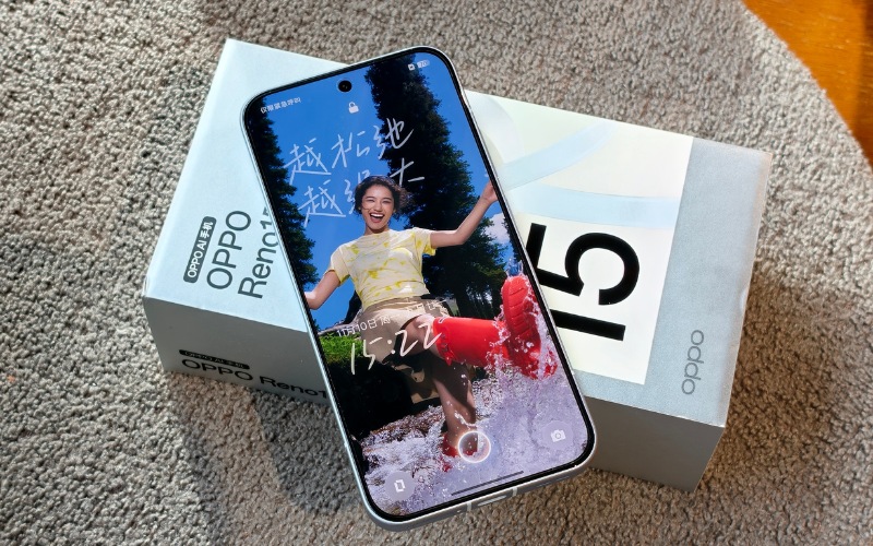 OPPO Reno15 Pro sở hữu màn hình OLED