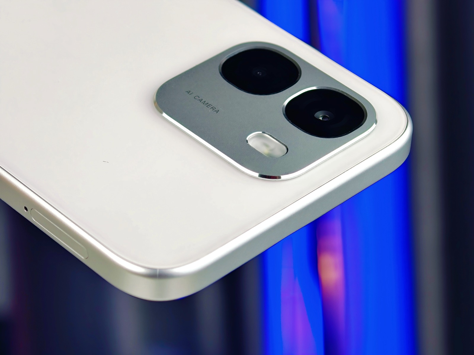 Cạnh trên của OPPO A6t Pro