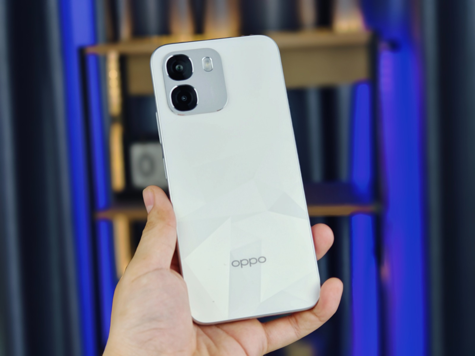 Trên tay OPPO A6t Pro