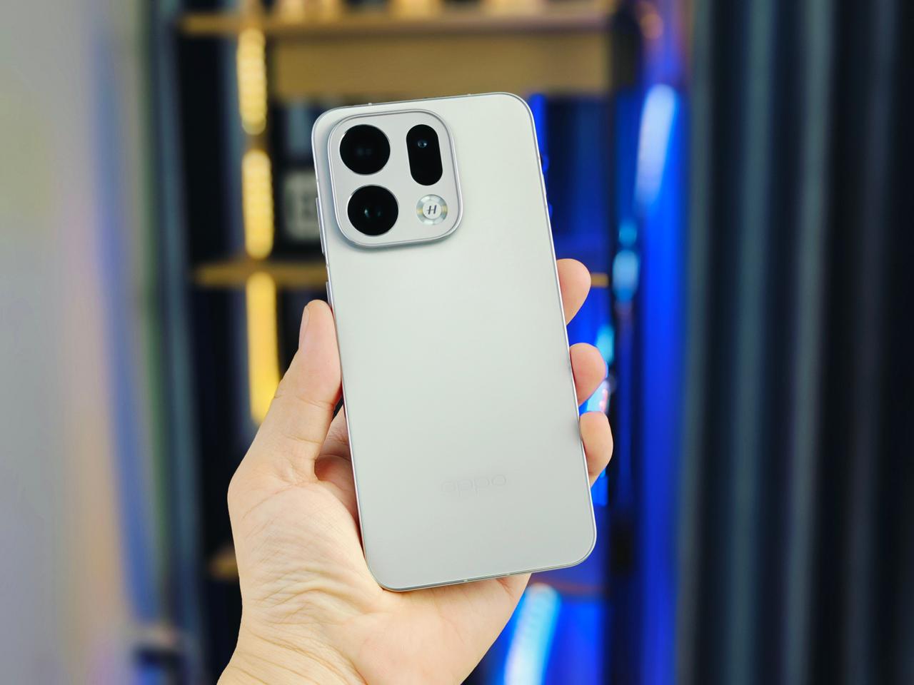 OPPO Find X9 màu titan