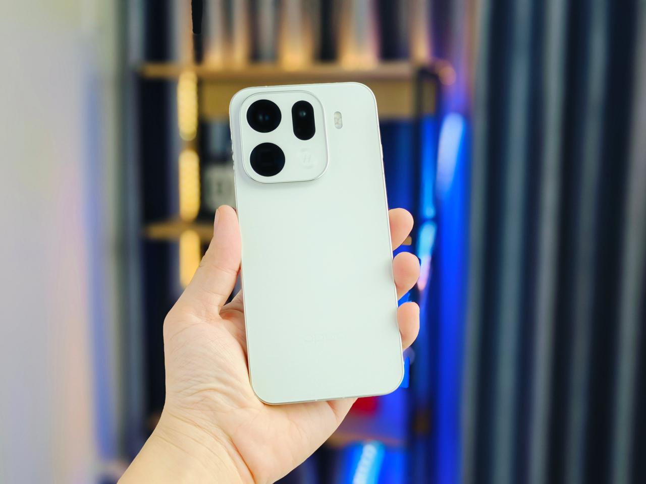 Trên tay OPPO Find X9 Pro