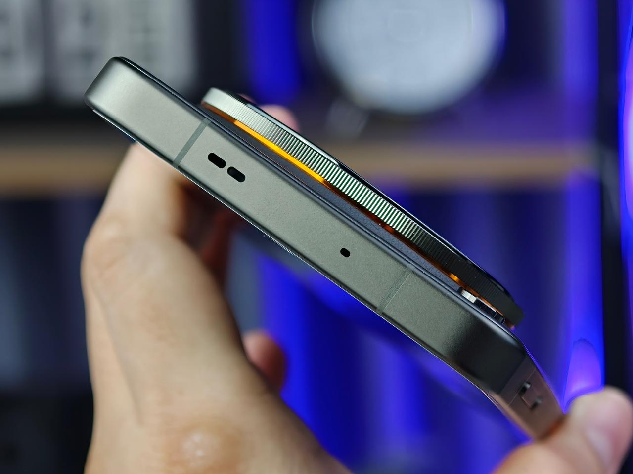 cạnh trên Oppo Find X9 Ultra