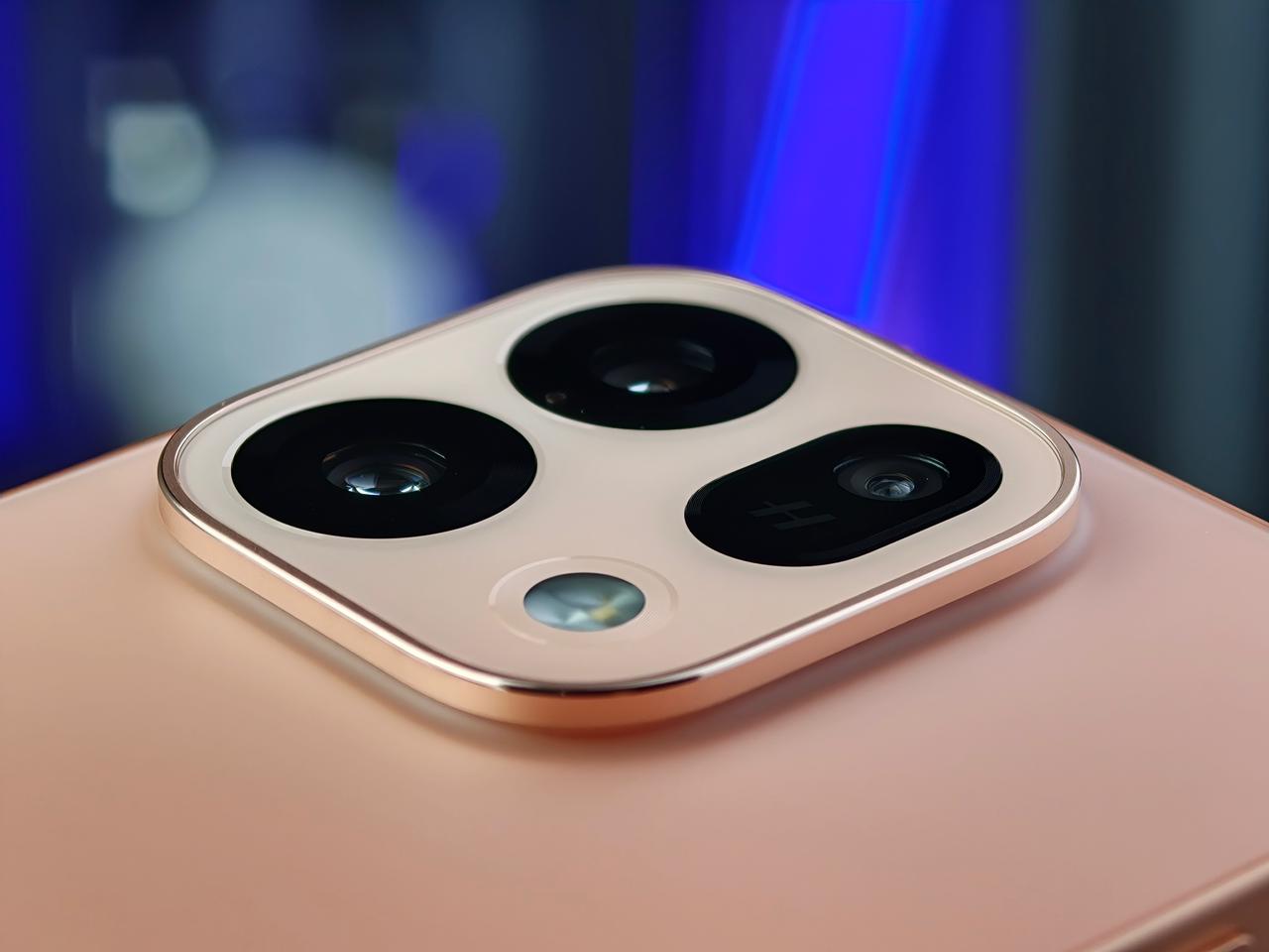 OPPO Find X9s có mặt lưng kính sang trọng