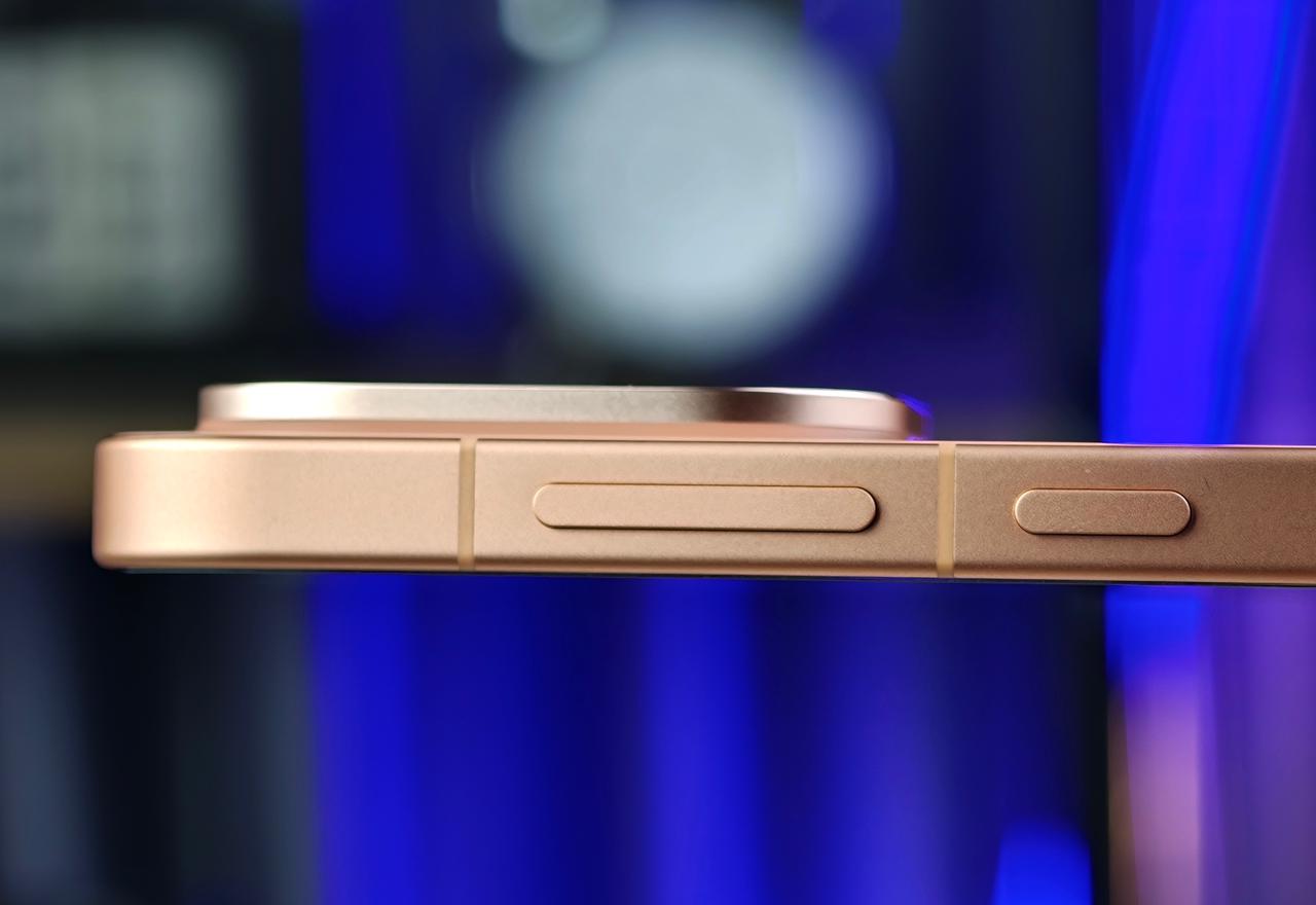 OPPO Find X9s có độ mỏng ấn tượng 