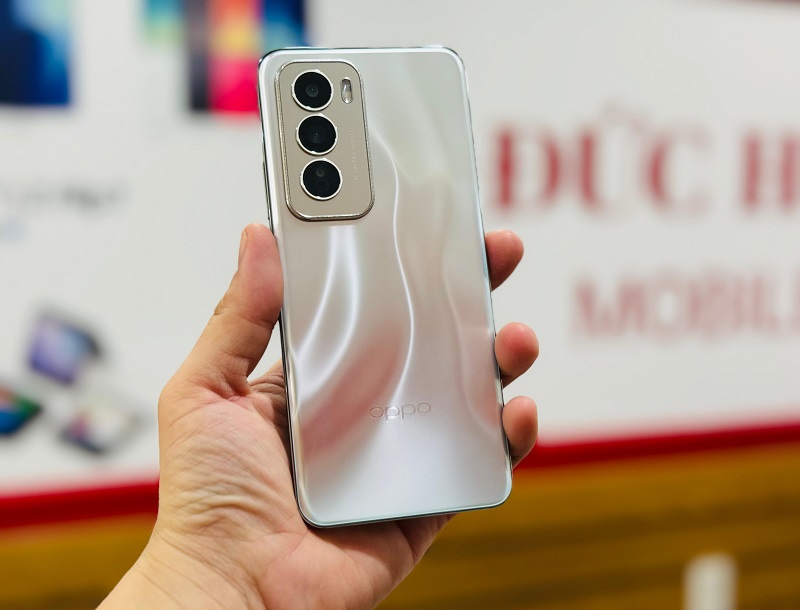 có nên mua điện thoại OPPO Reno12 cũ