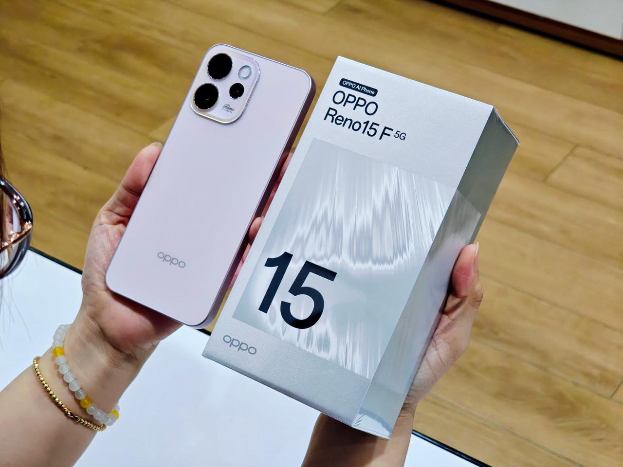 Trên tay OPPO Reno15 F 5G