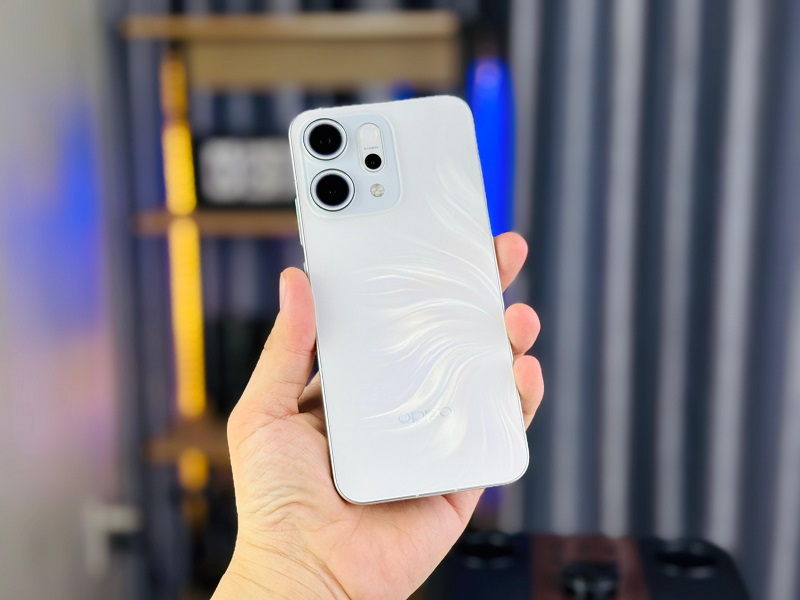 OPPO Reno15 Mini có thiết kế nhỏ gọn