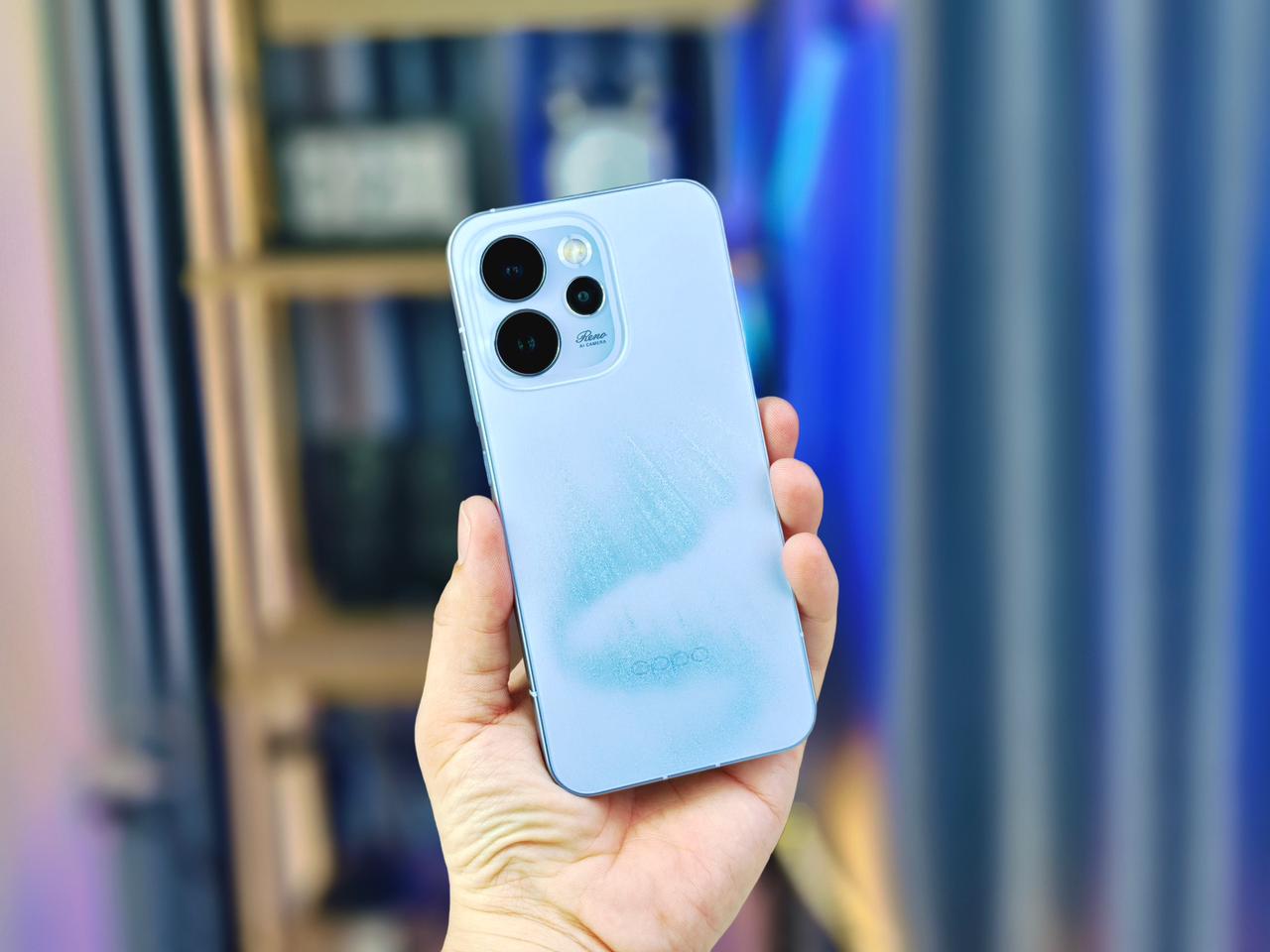 oppo reno 15 pro có thiết kế mỏng, dạng phẳng