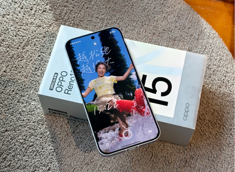 OPPO Reno15 có màn hình OLED 1.5K