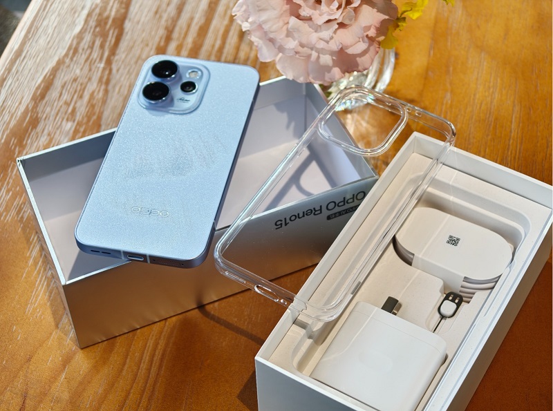 OPPO Reno15 có pin 6.200mAh sạc nhanh 80W