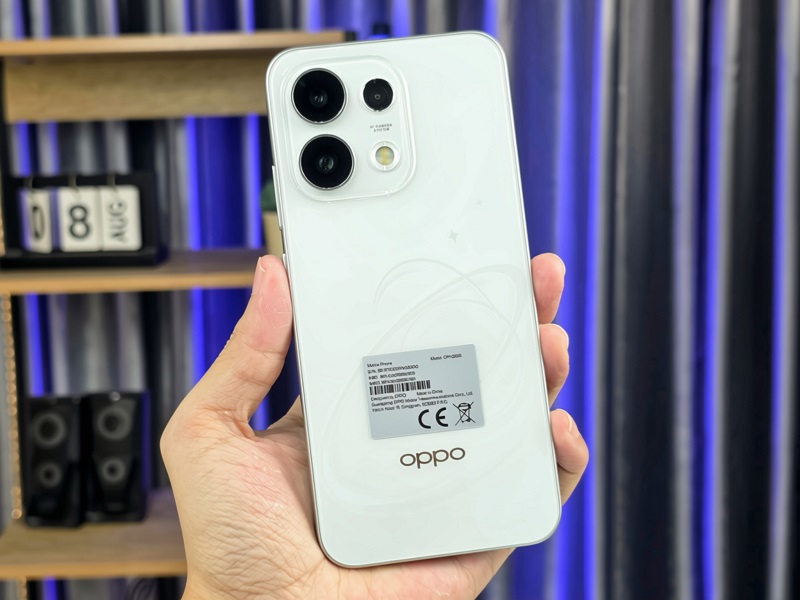 OPPO Reno 16 F có thân máy siêu mỏng