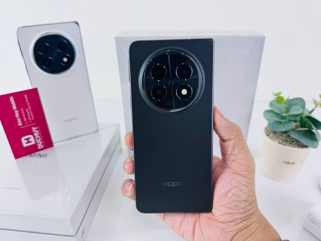 OPPO Find N5 có thiết kế mỏng nhẹ hơn OPPO Find N3