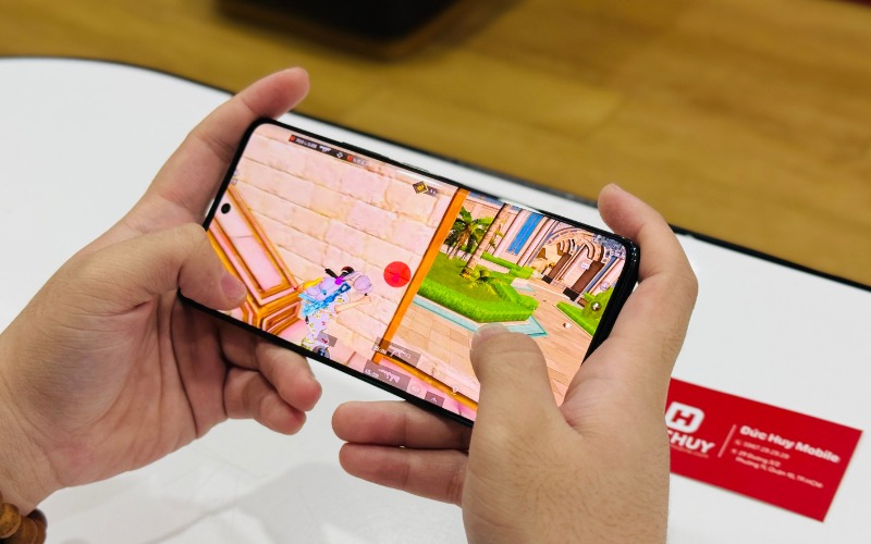 Hiệu năng mạnh mẽ với Dimensity 7300 Ultra