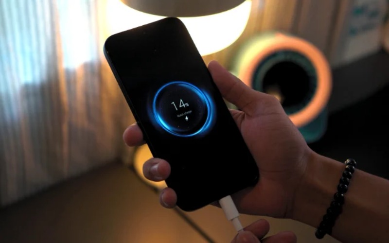 Pin 6500 mAh và sạc nhanh 100W