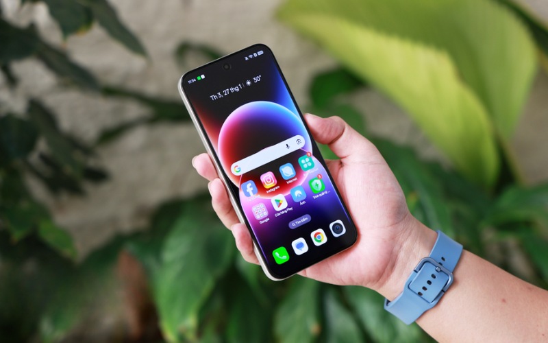 Màn hình AMOLED độ sáng 4500 nits