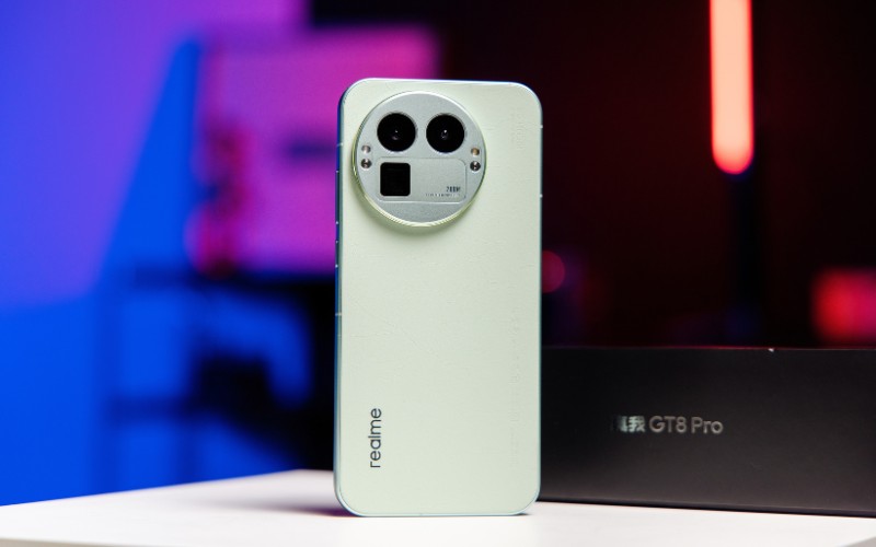 Realme GT 8 Pro có thiết kế sang trọng