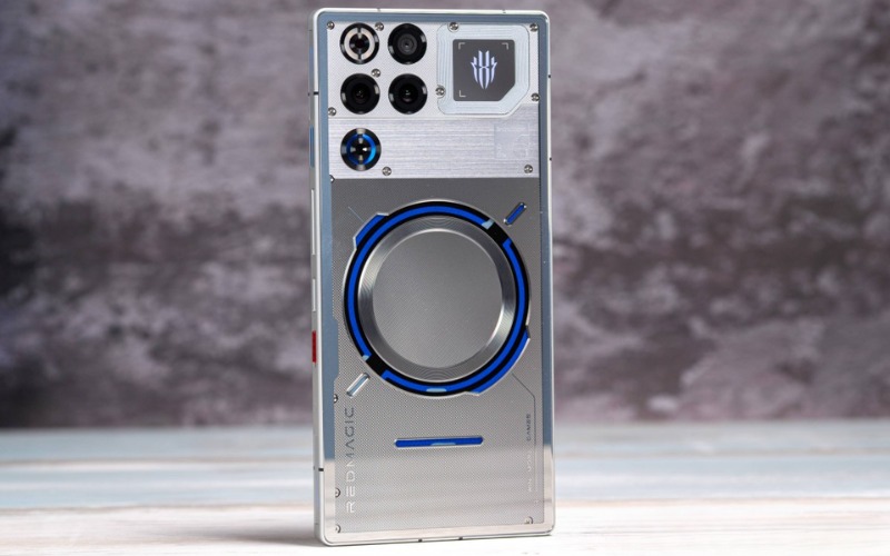 Thiết kế kháng nước IPX8 đột phá