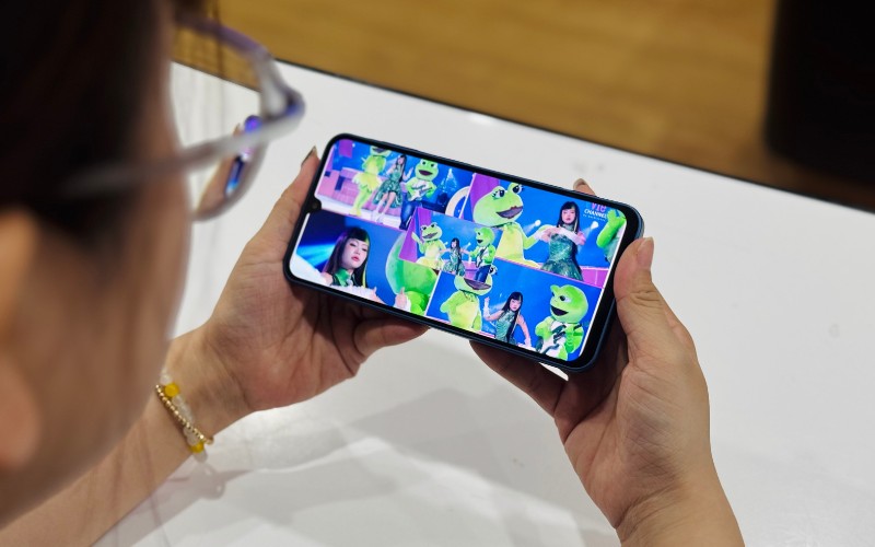 Màn hình AMOLED kích thước lớn