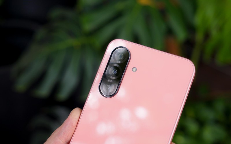 Cụm camera 50MP thiết kế sang trọng 