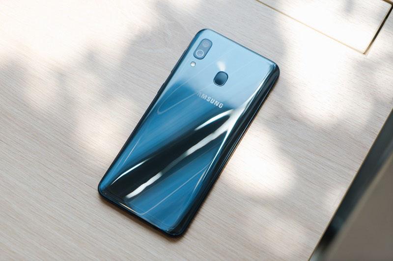 samsung galaxy a30 mặt lưng 