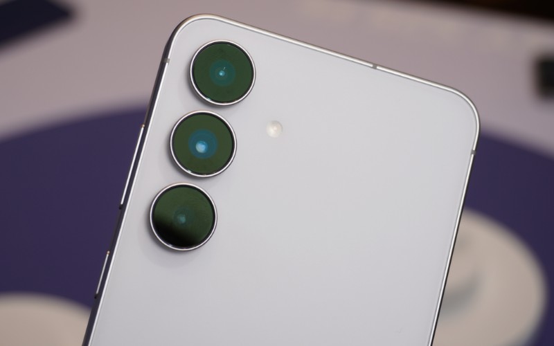 Samsung Galaxy S25 FE 5G sở hữu cụm 3 camera sau chính 50MP