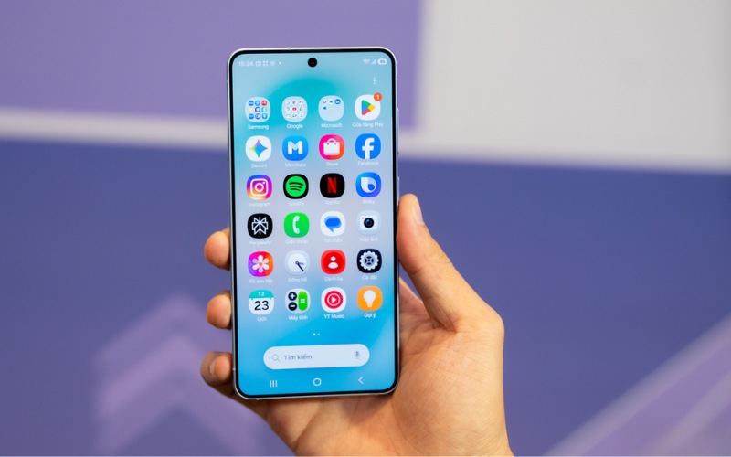 Màn hình AMOLED hiển thị rực rỡ