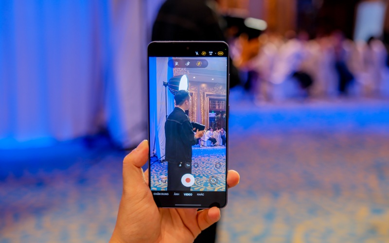 Hệ thống 3 ống kính tích hợp AI thông minh