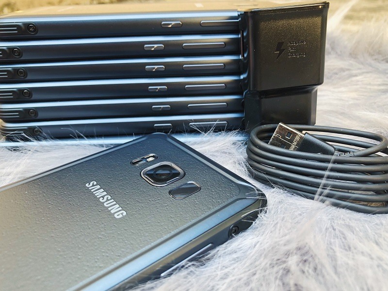 phụ kiện đi kèm s8 active