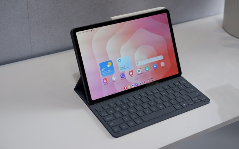 Màn hình Dynamic AMOLED 2X nhỏ gọn