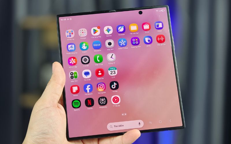 Màn hình Dynamic LTPO AMOLED 2X 3000 nits rực rỡ