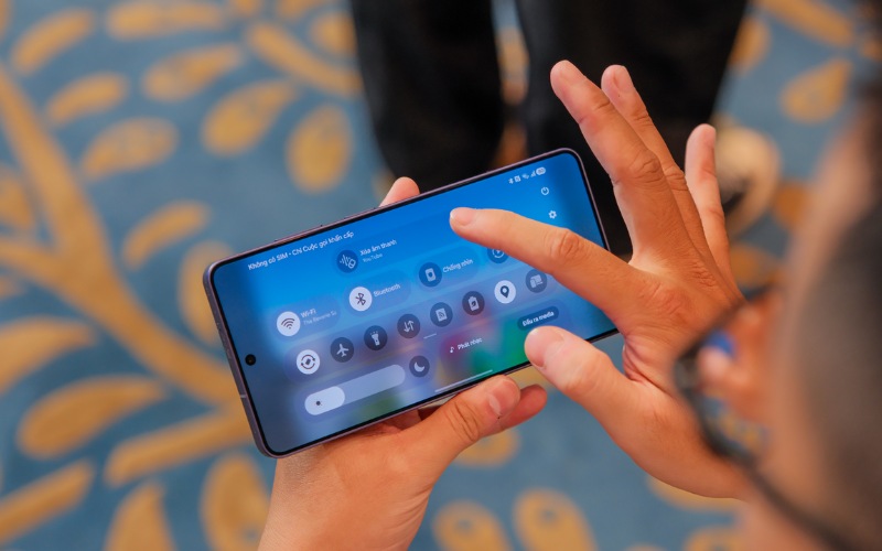 Chip Snapdragon 8 Elite Gen 5 và 12GB RAM