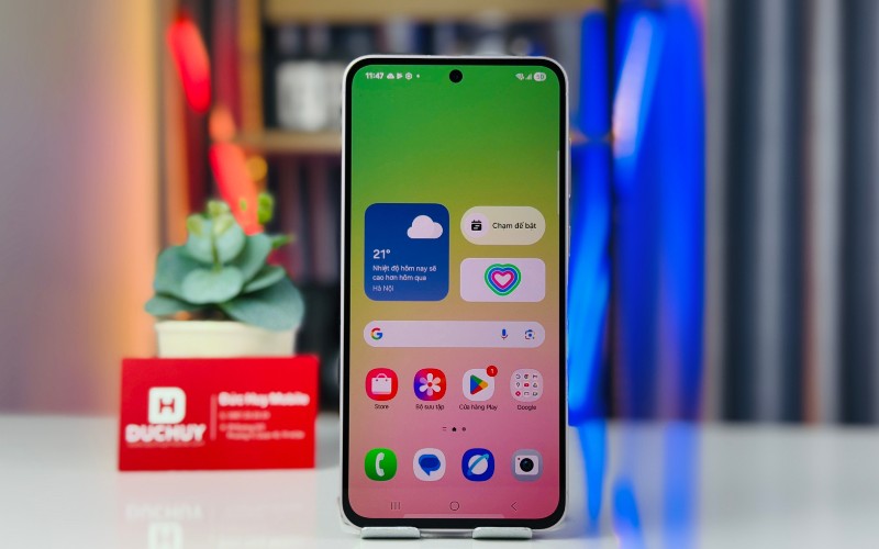 Màn hình AMOLED to hơn, viền mỏng hơn