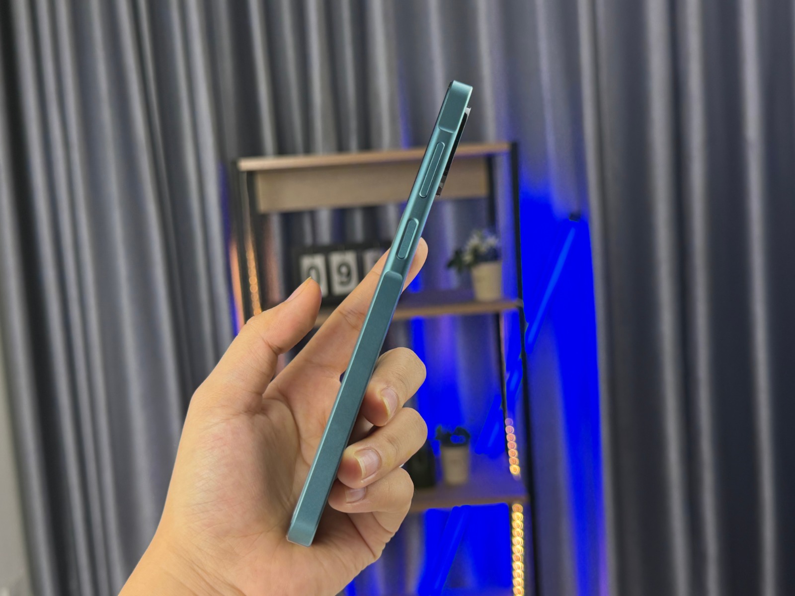 Samsung Galaxy A08 có kích thước nhỏ gọn