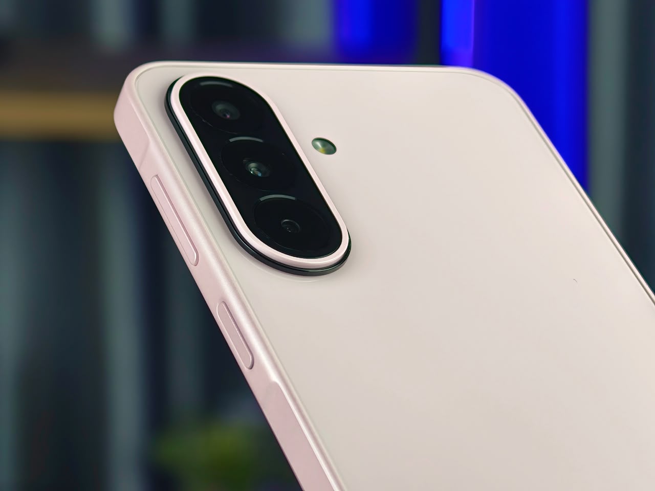 cạnh phải của Samsung Galaxy A27