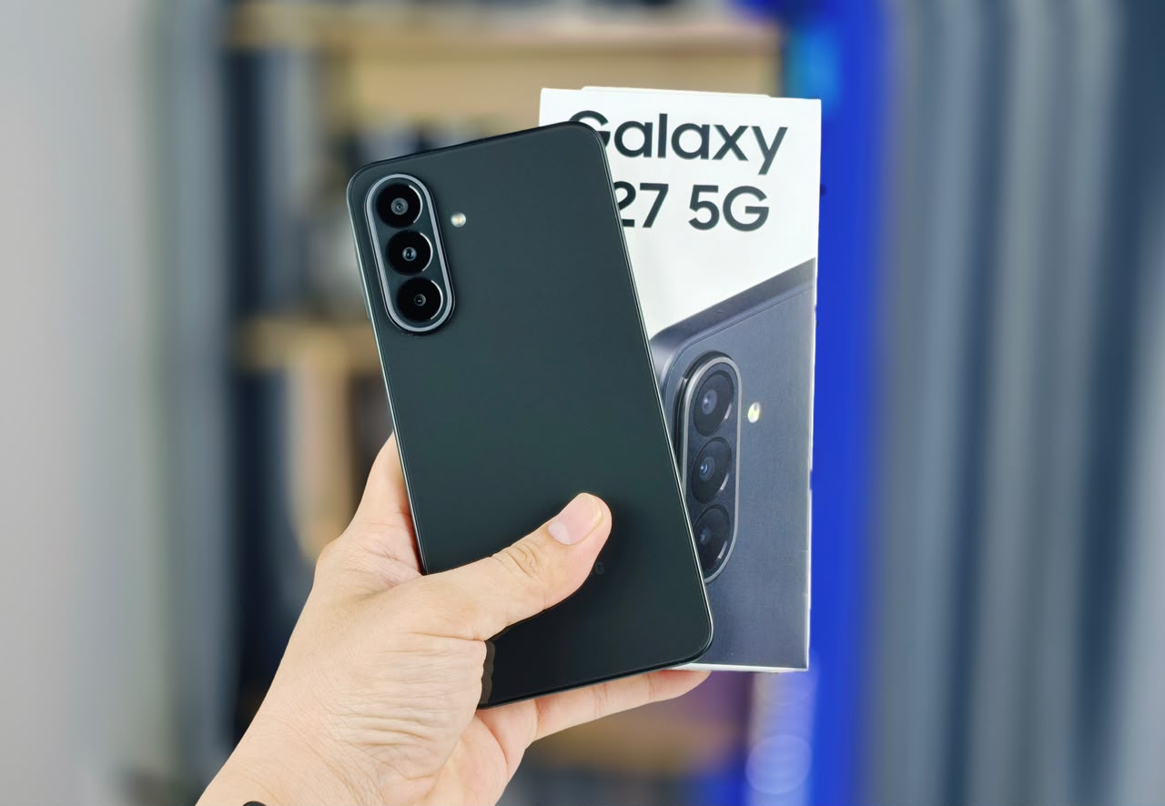 hộp đựng của Galaxy A27 5G có thiết kế mỏng