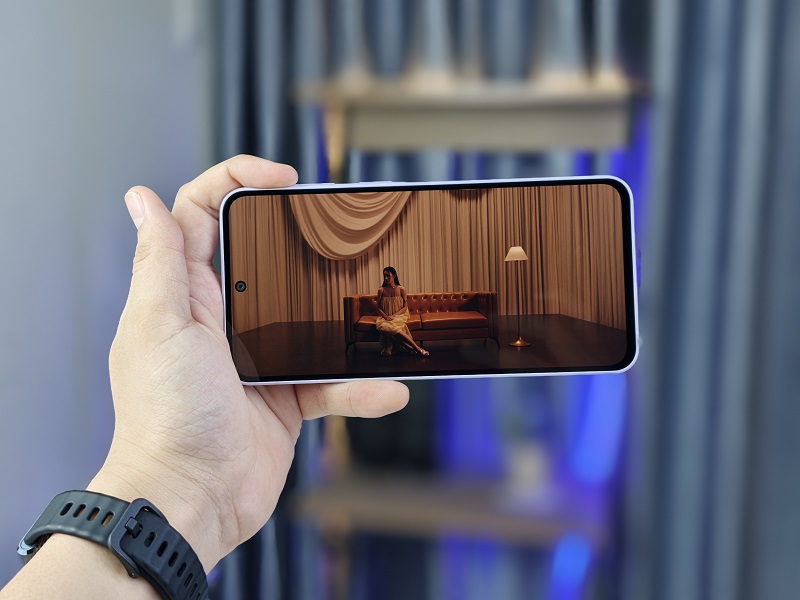 Màn hình Super AMOLED 6.7 inch rực rỡ