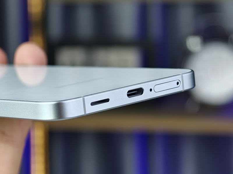 Cạnh dưới Samsung Galaxy A57