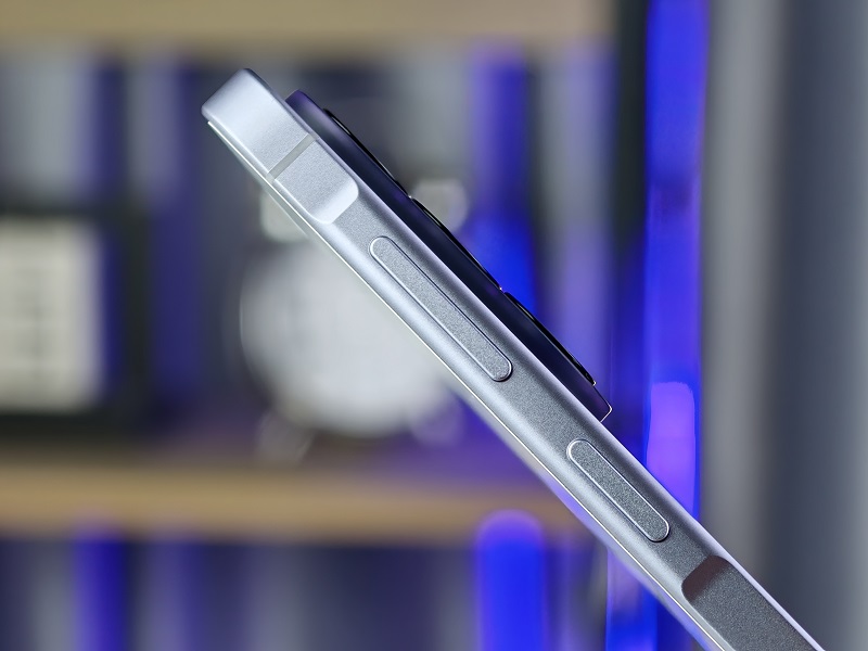 cạnh bên Samsung Galaxy A57 vuông vắn