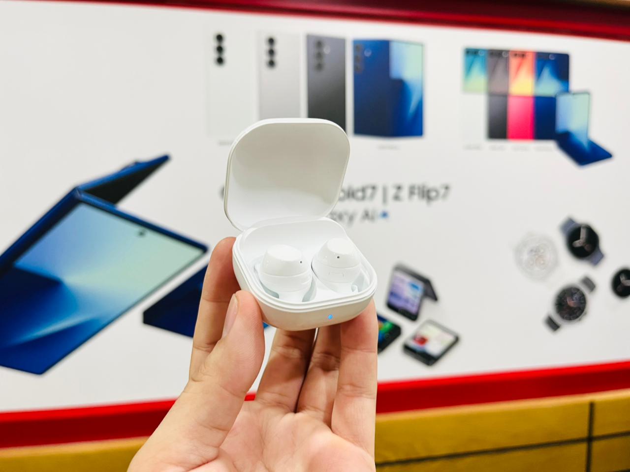 Samsung Galaxy Buds Core màu trắng 