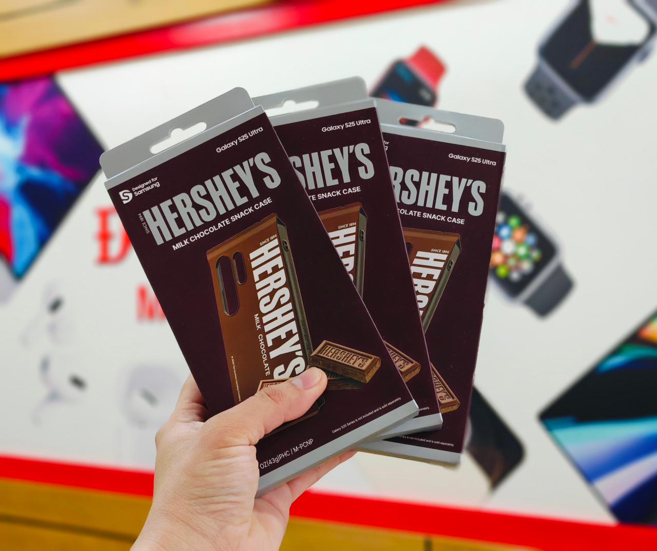 Trên tay Ốp lưng Milk Chocolate Snack Hershey Galaxy S25 Ultra