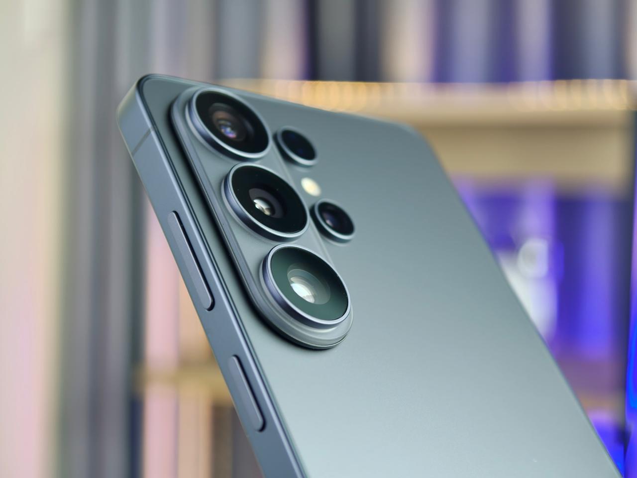 Cạnh phải Galaxy S26 Ultra