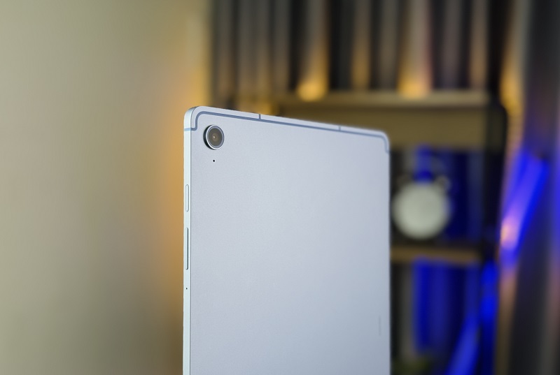 Camera chính nâng cấp lên 13MP