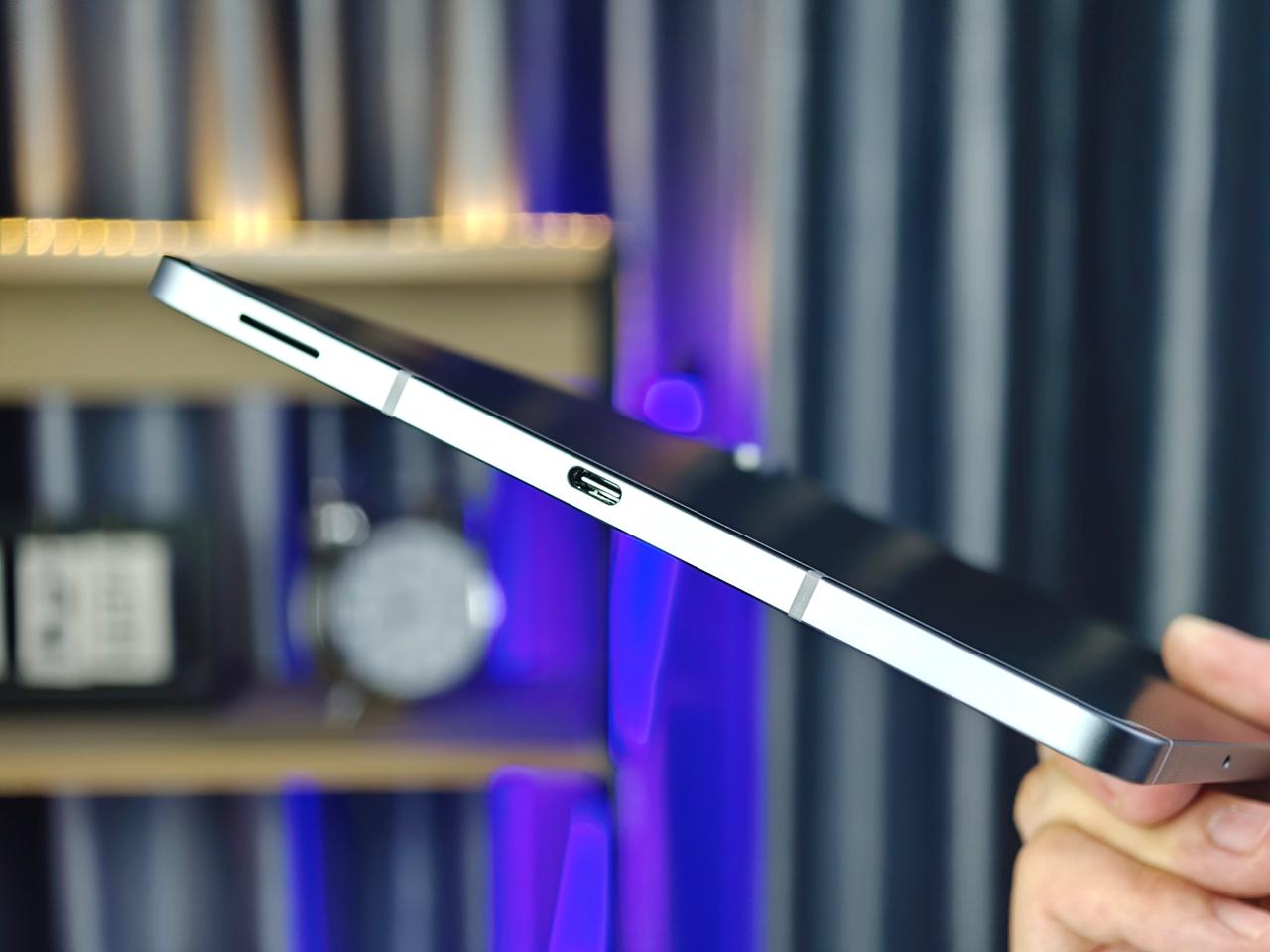 Cạnh dưới Samsung Galaxy Tab S10 Lite Wifi là cổng sạc 